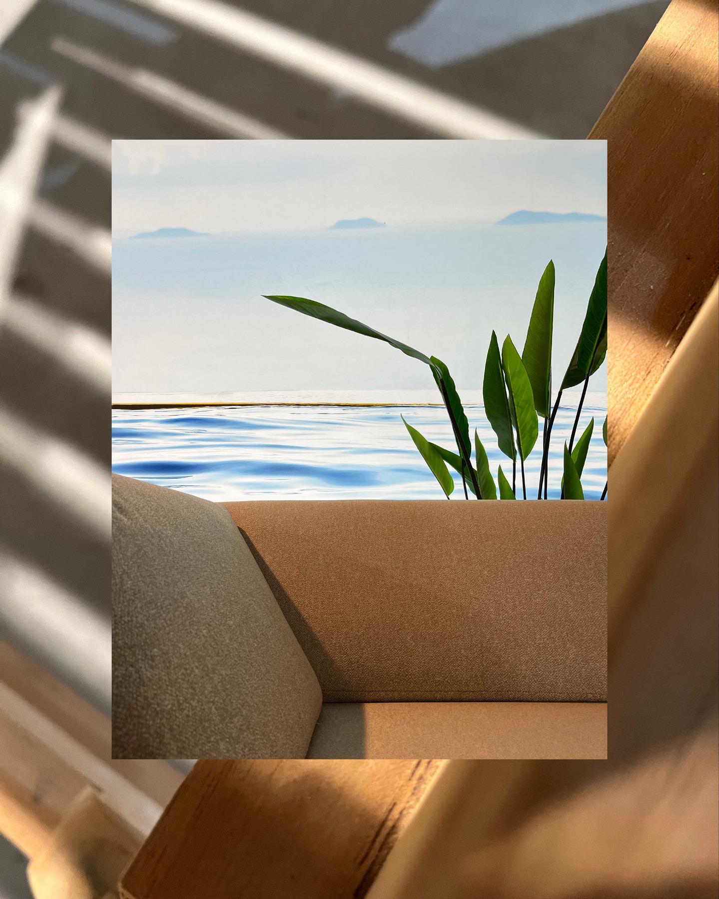 A play of light and shadow.
Refined comfort in every detail.

#HouseAndGarden #Wetteren #ModernLiving #TimelessDesign #OutdoorElegance #Luxury
#FurnitureDesign
#Summervibes