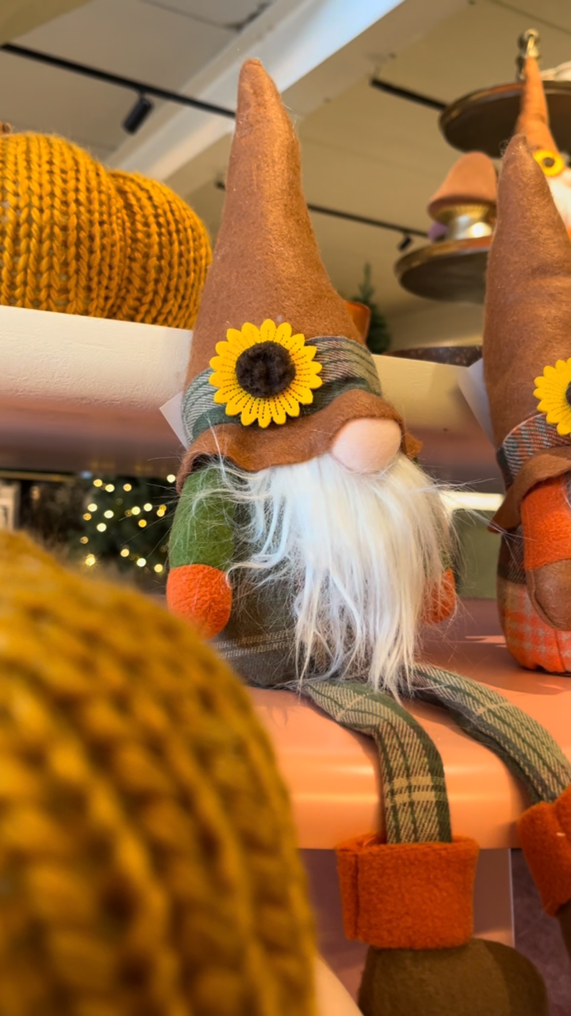 Van knusse hoekjes tot warme kleuren. Zo brengen we de herfst in huis. 🍂
#houseandgardenwetteren #herfst #decoratie #interieur #autumnvibes