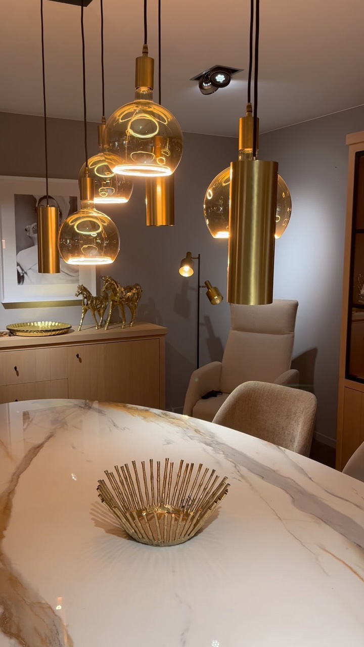 Een vleugje goud, maakt van elk huis een paleis. 👑💛
House & Garden, welcome home. 
#houseandgardenwetteren #goudeninterieur #marmerlookinterieur #goudendecoratie #goudenpaard #blingbling #interieurdesign